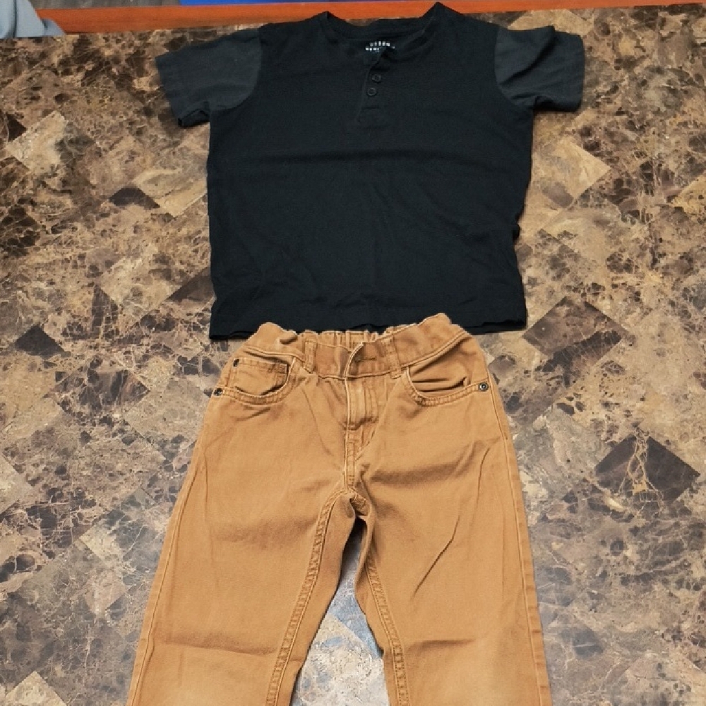 Urban Heritage Black Apparel With Brown Pants